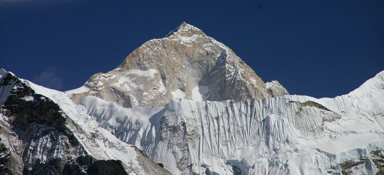 सङ्खुवासभाको मकालु क्षेत्रमा वर्षापछि हिमपात, जनजीवन प्रभावित