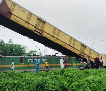 भारतमा रेल दुर्घटना : मृत्यु हुनेको सङ्ख्या आठ पुग्यो