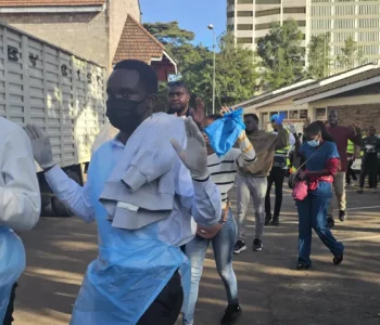 संसद् भवन छिरेकालाई नियन्त्रणमा लिने क्रममा प्रहरीले गोली चलाउँदा केन्यामा १३ जनाको मृत्यु