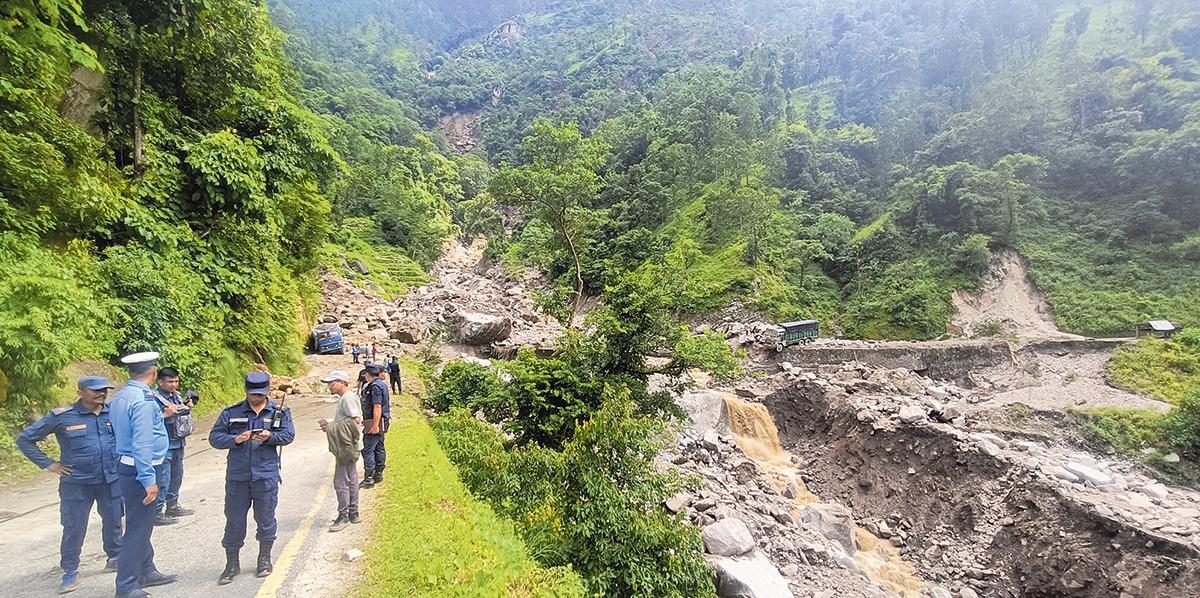 सधैँ सास्ती कर्णाली राजमार्गको यात्रामा