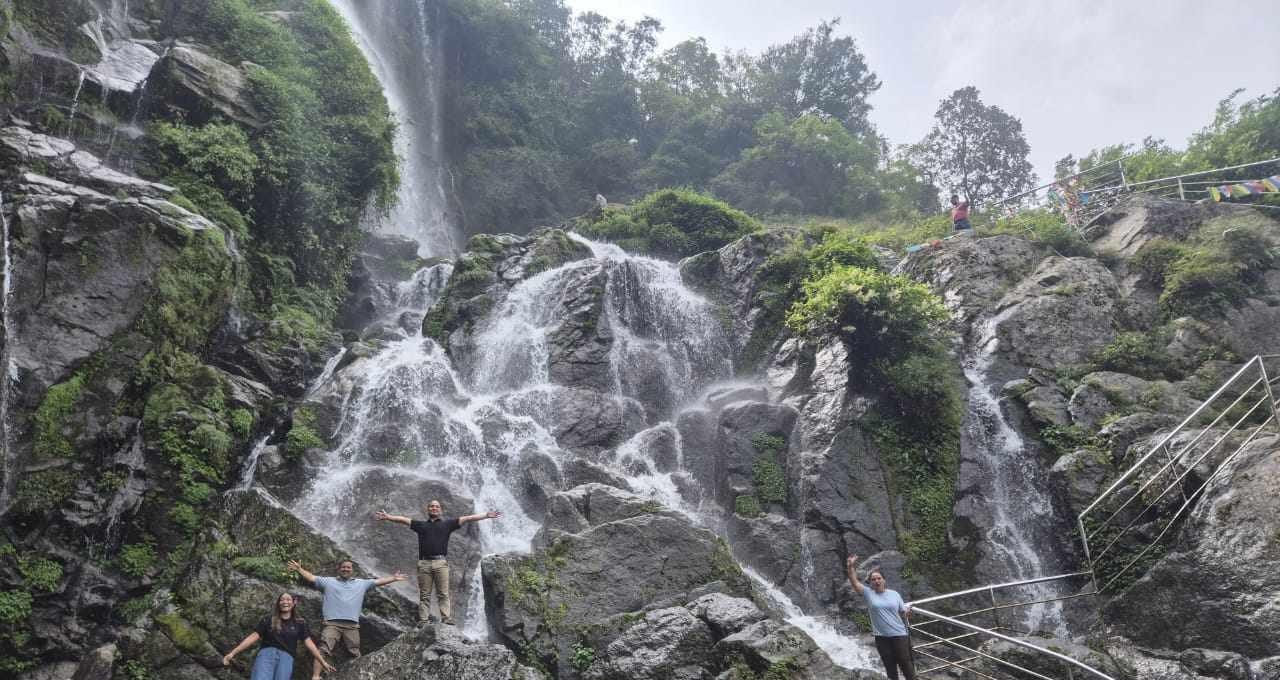 पर्यटकको रोजाइमा काभ्रेको ‘तीनधारे झरना’