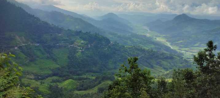 लमजुङ जान लागेको हायस गाडी शिवपुरीमा दुर्घटना