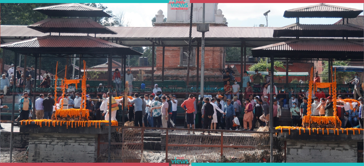 पहिरोमा परि मृत्यु भएका एन्फा एकेडेमीका दुई किशोरको पशुपति आर्यघाटमा अन्त्येष्टि (तस्वीरहरु)