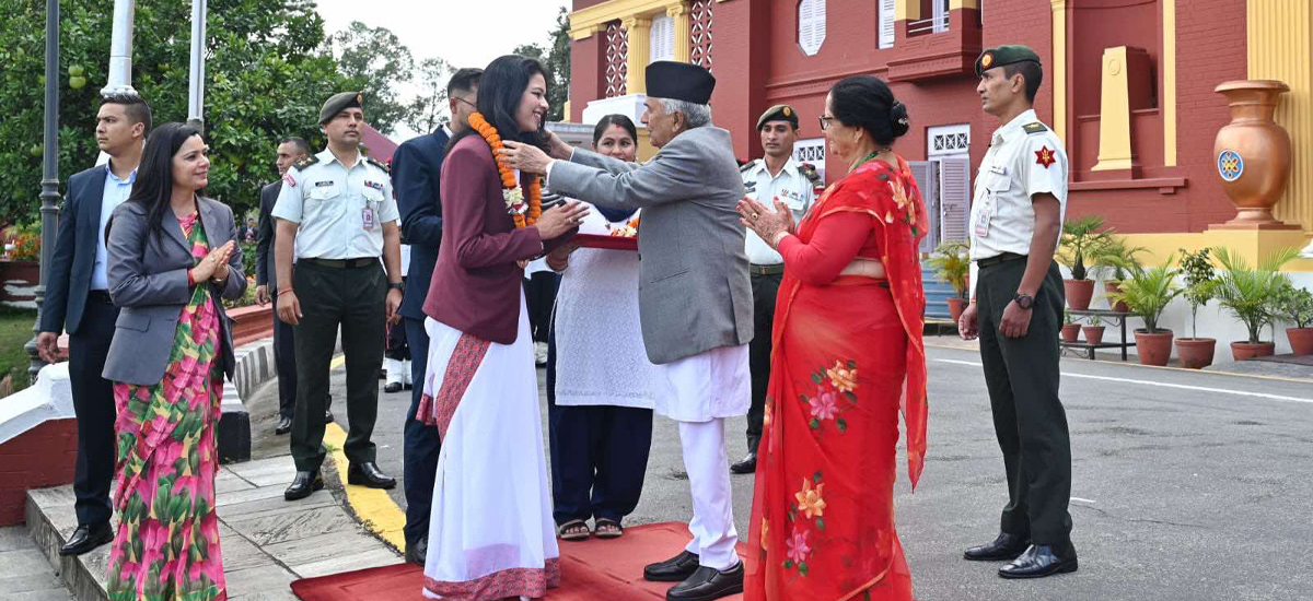 राष्ट्रपति पौडेलबाट पदक विजेता पलेशालाई सम्मान