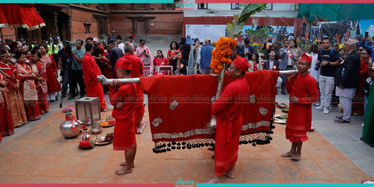 हनुमानढोका दशैंघरमा भित्र्याइयो फूलपाती (तस्वीरहरू)