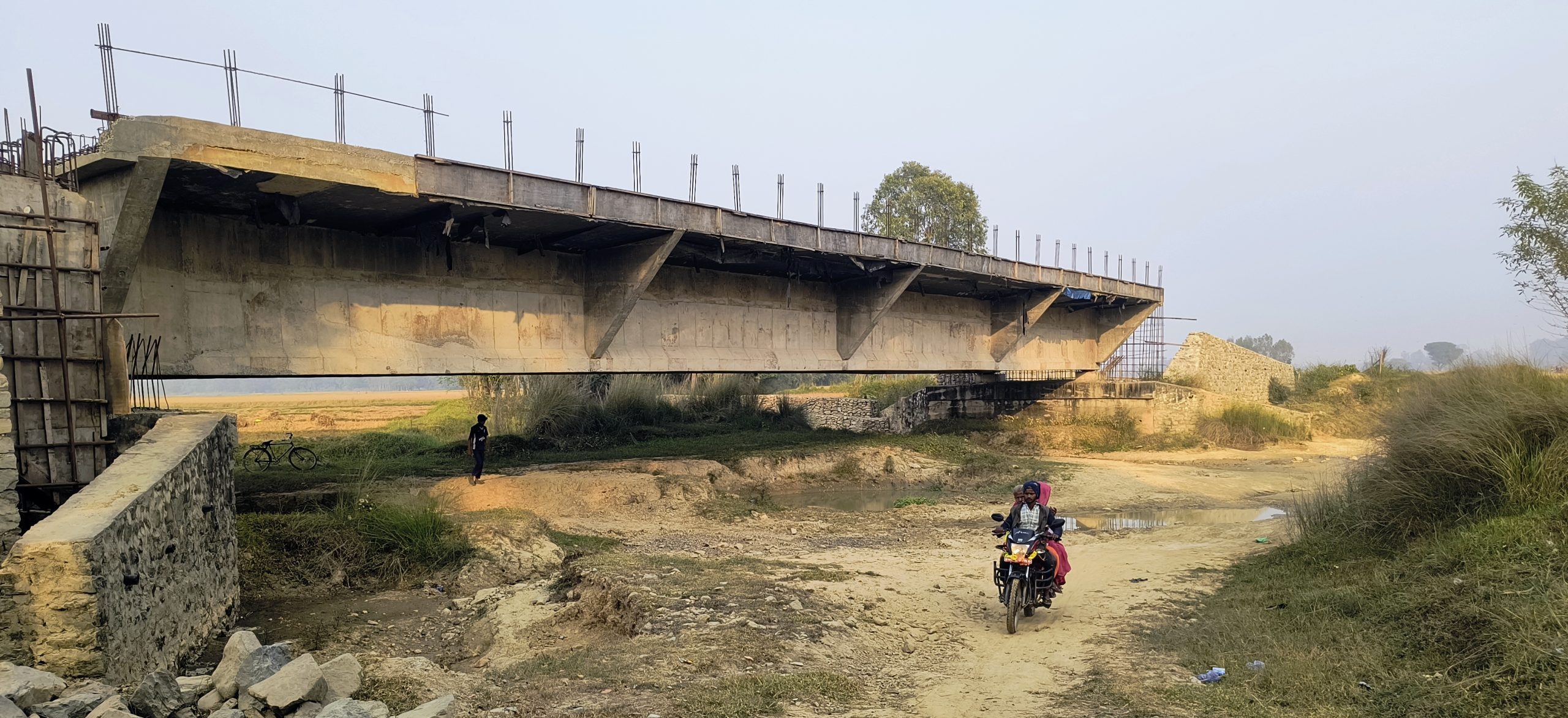 आठ वर्ष बितिसक्दा पनि पुल निर्माणको काम अधुरै