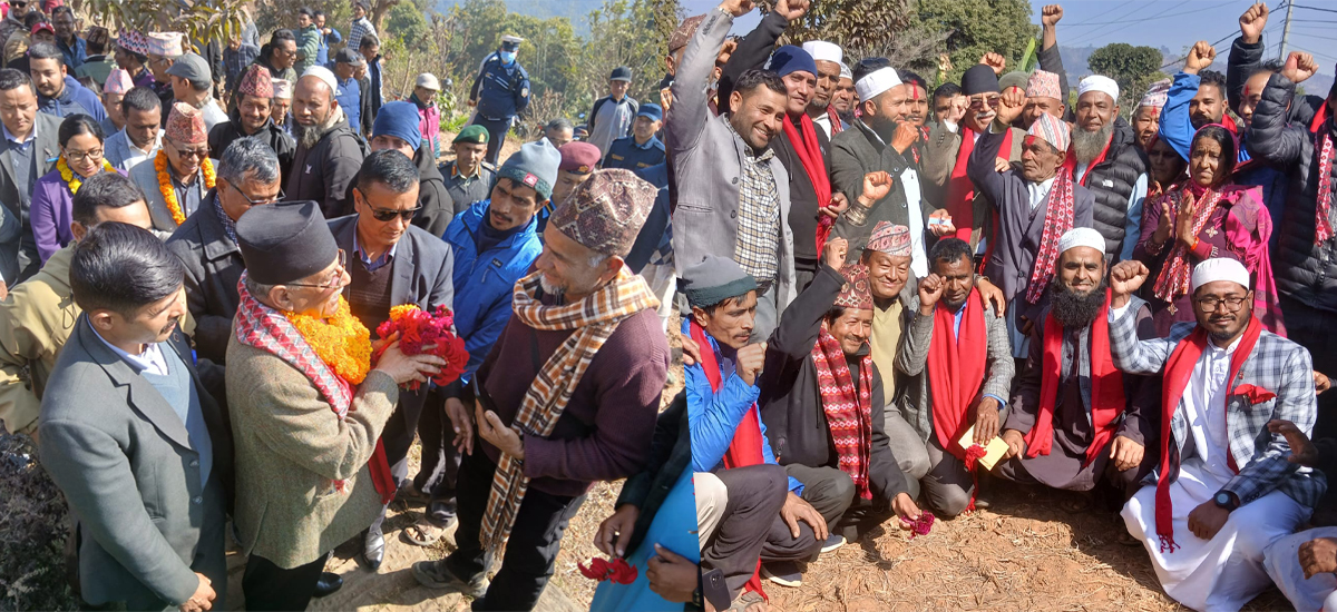 गोरखाको मुस्लिम बस्तिमा प्रचण्ड (तस्वीरहरू)