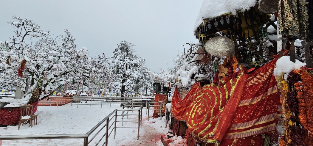 पाथीभरासहित ताप्लेजुङका उच्च हिमाली क्षेत्रमा हिमपात