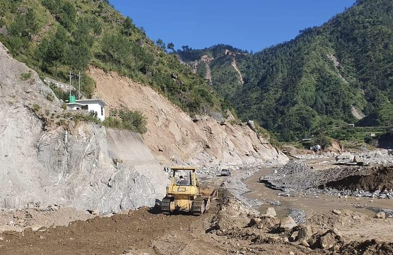 क्षतिग्रस्त बीपी राजमार्गको मर्मत सुरु