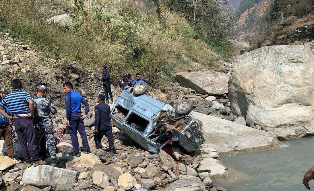 इको भ्यान दुर्घटना हुँदा एकको मृत्यु, तीन जना घाइते