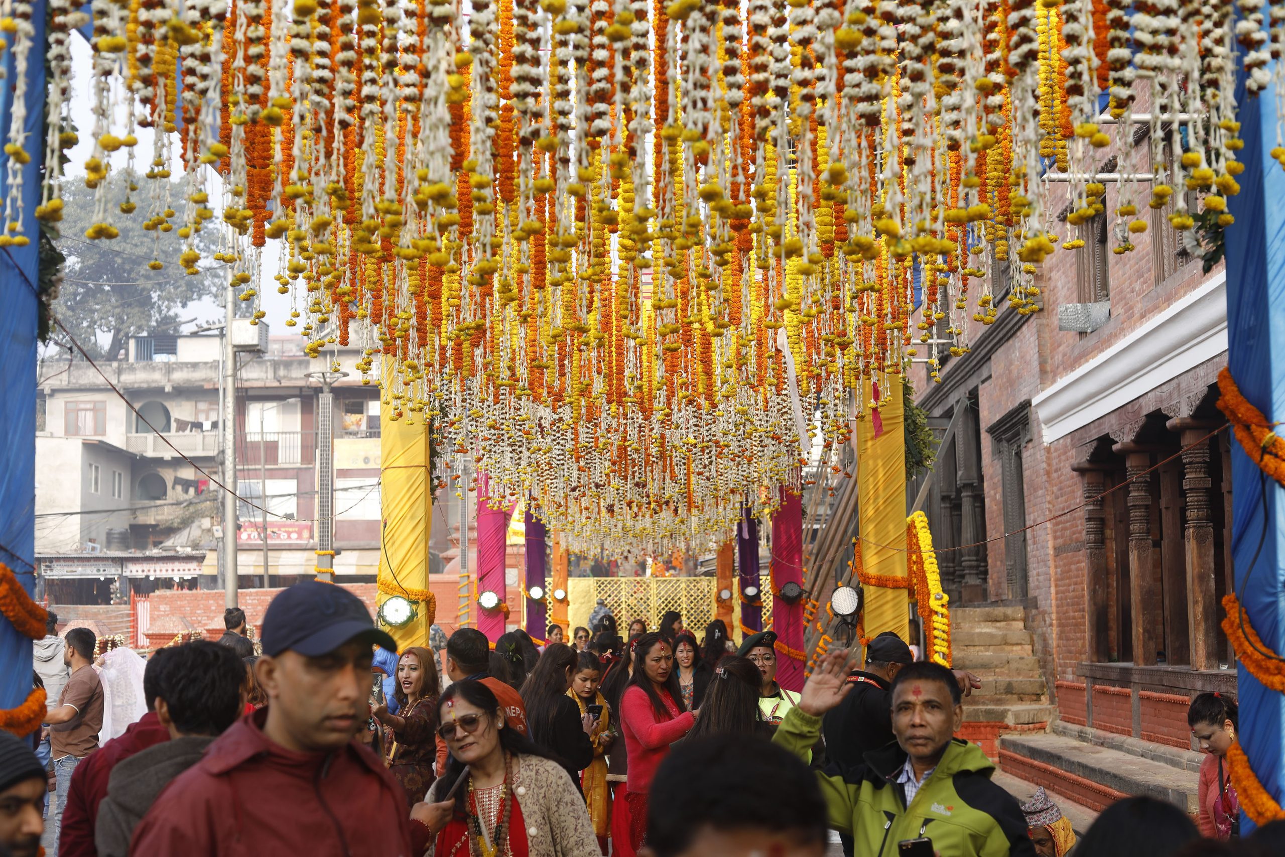 पशुपतिनाथमा भक्तजनको भीड, व्यवस्थित रूपमा दर्शन गर्न सकिने