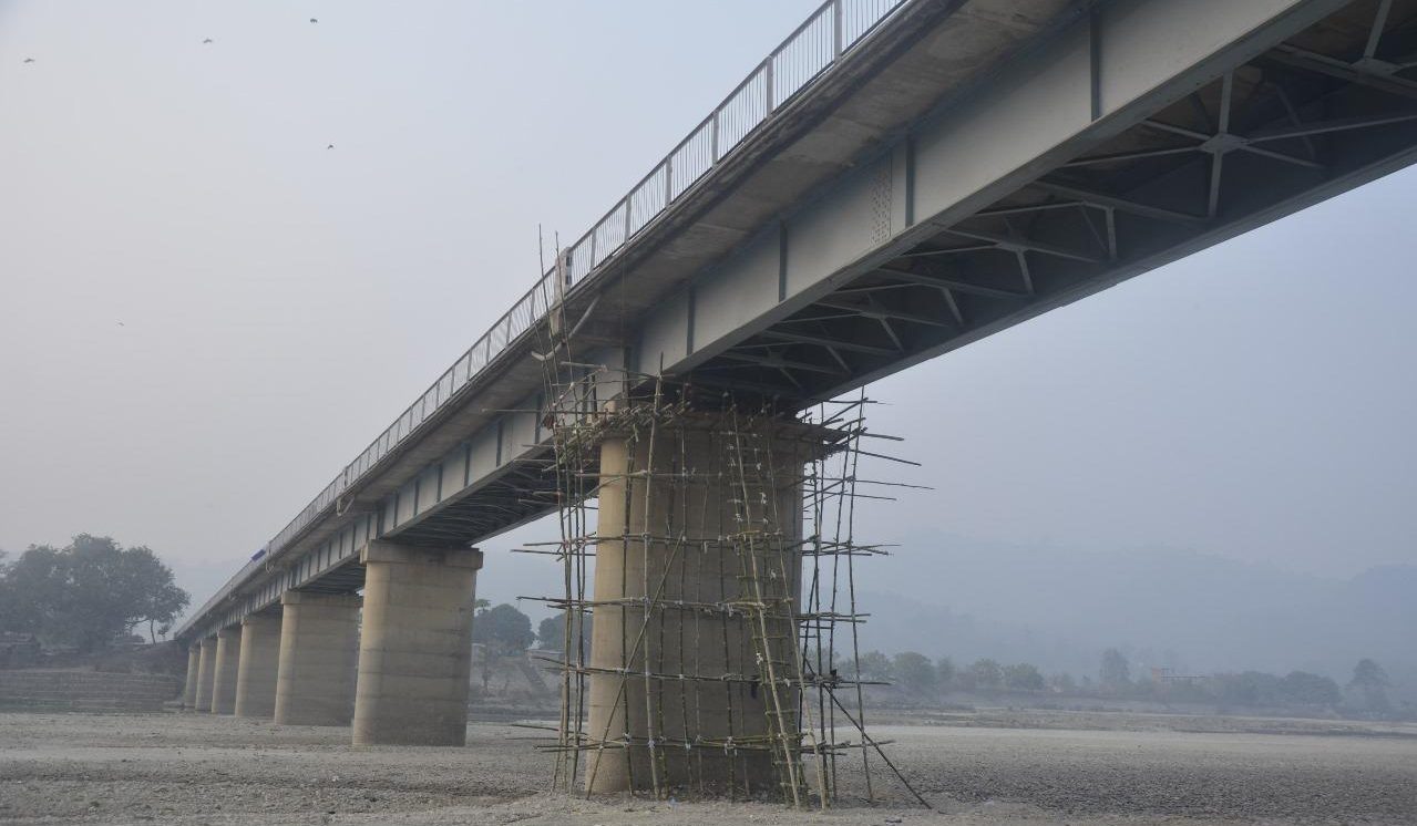 बागमती पुलको बिम चर्किएपछि मर्मत थालियो