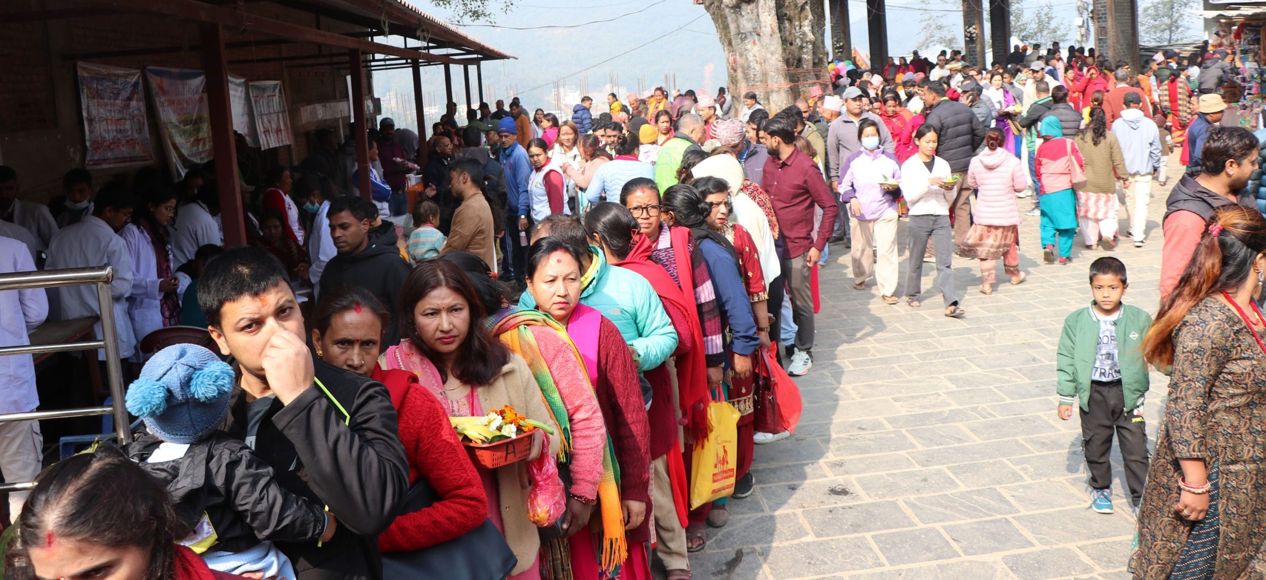 डोलेश्वरमा एकैदिन ६० हजारले गरे दर्शन, साधुसन्तको बिदाइ गरिँदै