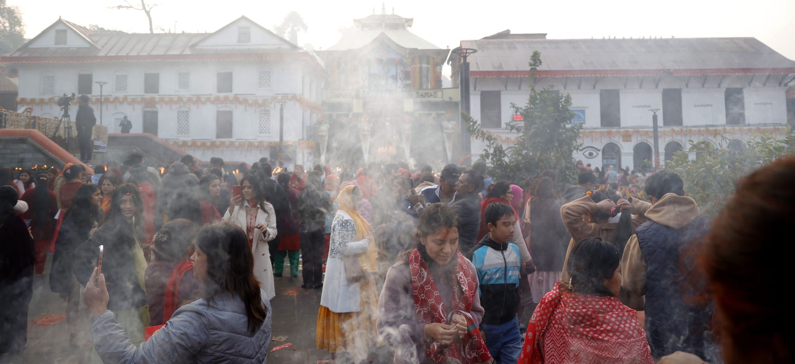 पशुपतिनाथमा चौथो प्रहर पूजा बिहान ६ बजे सकियाे